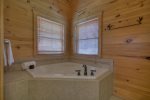 Blue Jay Cabin - Jetted Tub in Private Master Bathroom